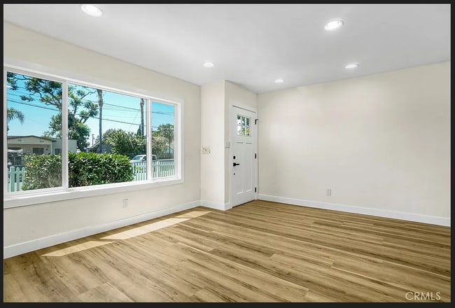 Building Photo - 200 N Willow Ave