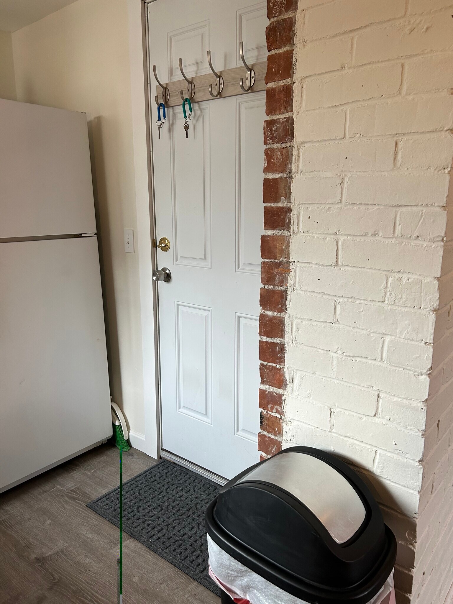 Building Photo - 64 Church St