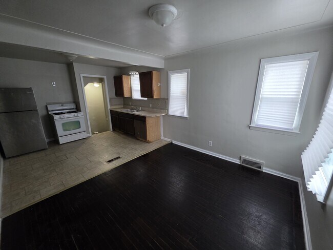 Building Photo - 16672 Lauder St