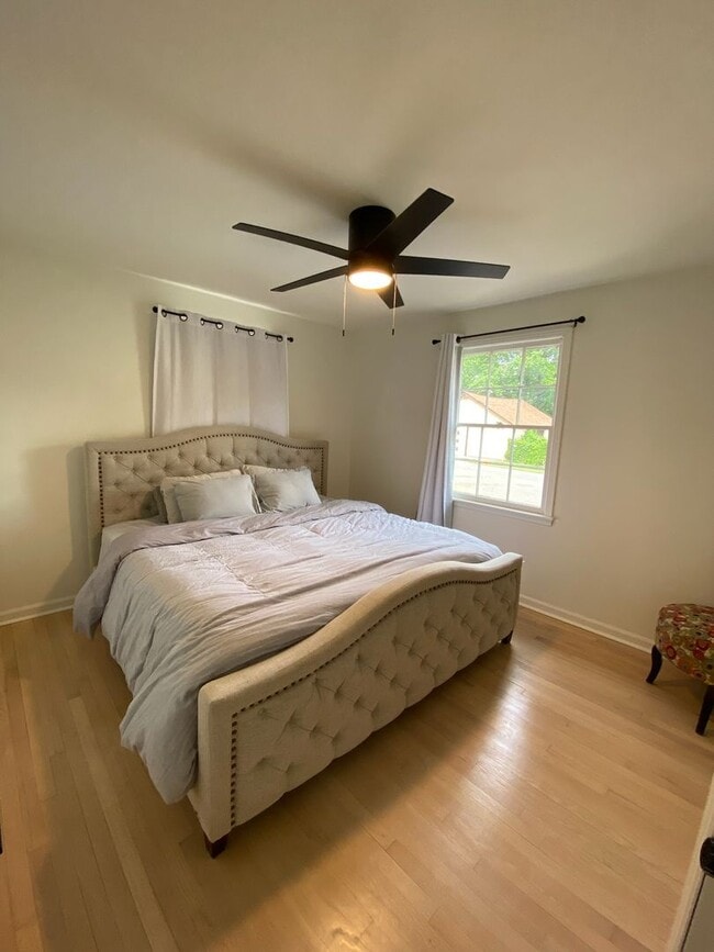 Building Photo - Charming 5 Bed, 3 Bath Home in the Heart o...