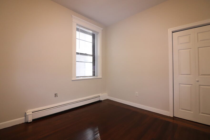 Building Photo - 31 Stearns Rd