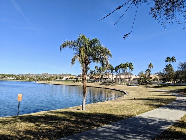 Building Photo - 17900 W Cactus Flower Dr