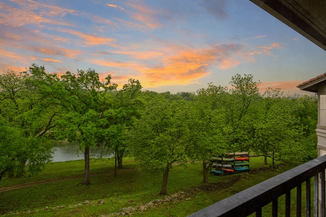Building Photo - Waters Edge Apartment Homes