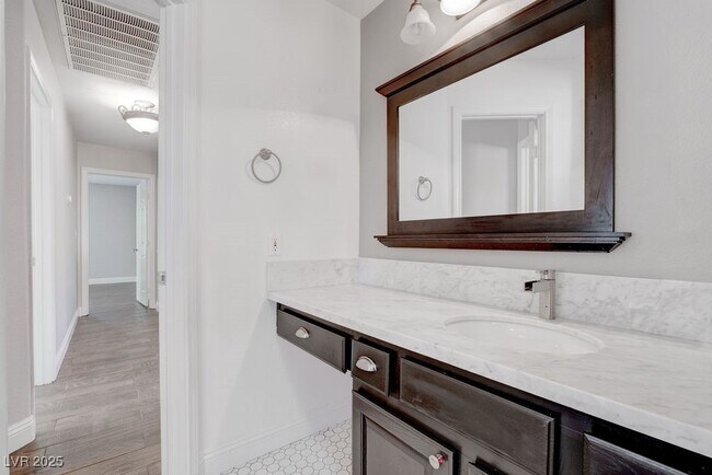 Building Photo - 8408 Bay Point Dr