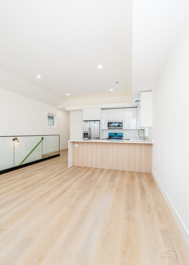 Building Photo - 1245 S Fairfield Ave