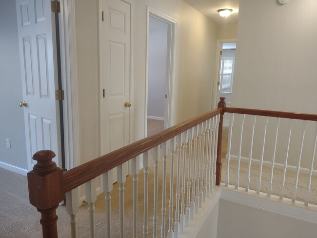 Building Photo - Beautiful and Charming! You Want it and Th...