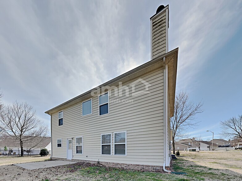 Building Photo - 1316 Roxbury Ct
