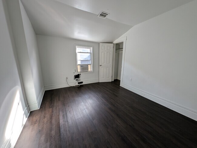 Building Photo - 166 N 12th St