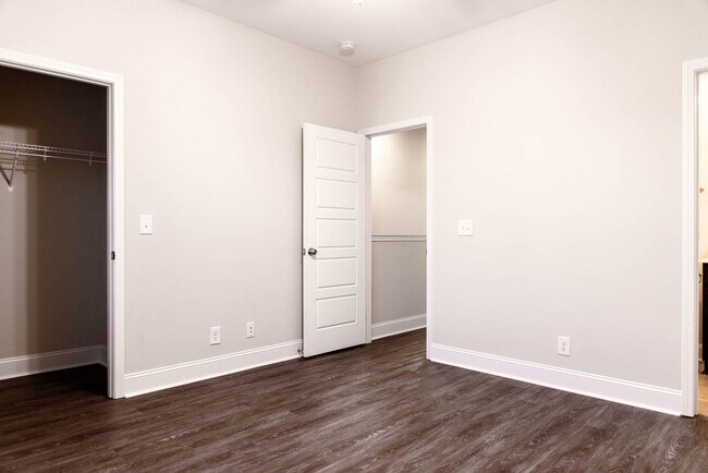 Building Photo - 208 Drayton Dr