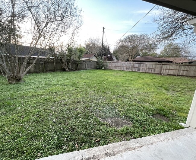 Building Photo - 2706 Wilshire Cir