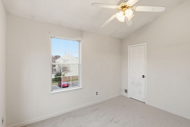 Building Photo - 15663 Viewpoint Cir