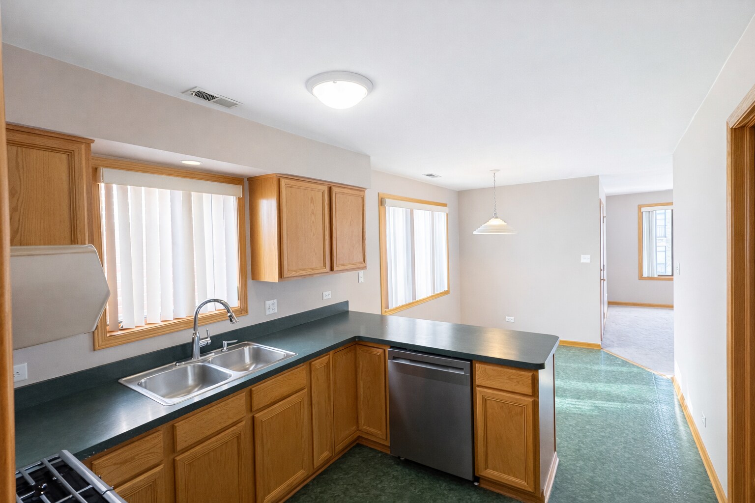 Building Photo - 3212 S Union Ave