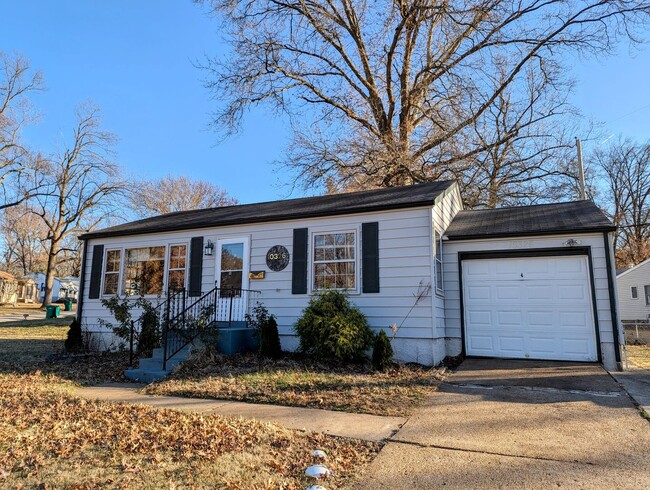 Primary Photo - Corner Lot Coziness on Coburg Lands