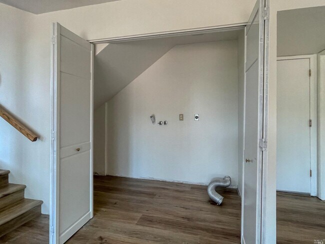 Building Photo - 1521 Genesis Ct