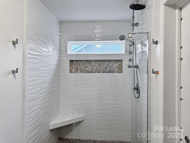 Building Photo - 8509 Golf Ridge Dr