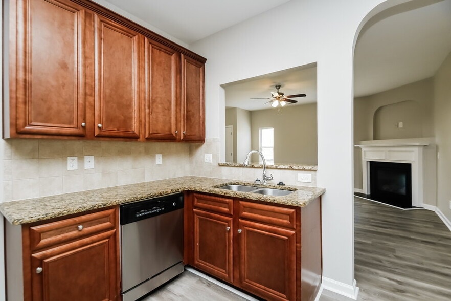 Building Photo - 564 Hideaway Dr