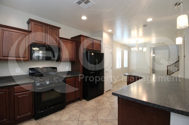 Building Photo - 3221 E Virgil Dr