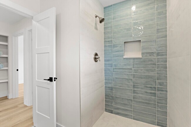 Building Photo - 3905 Flag Dr