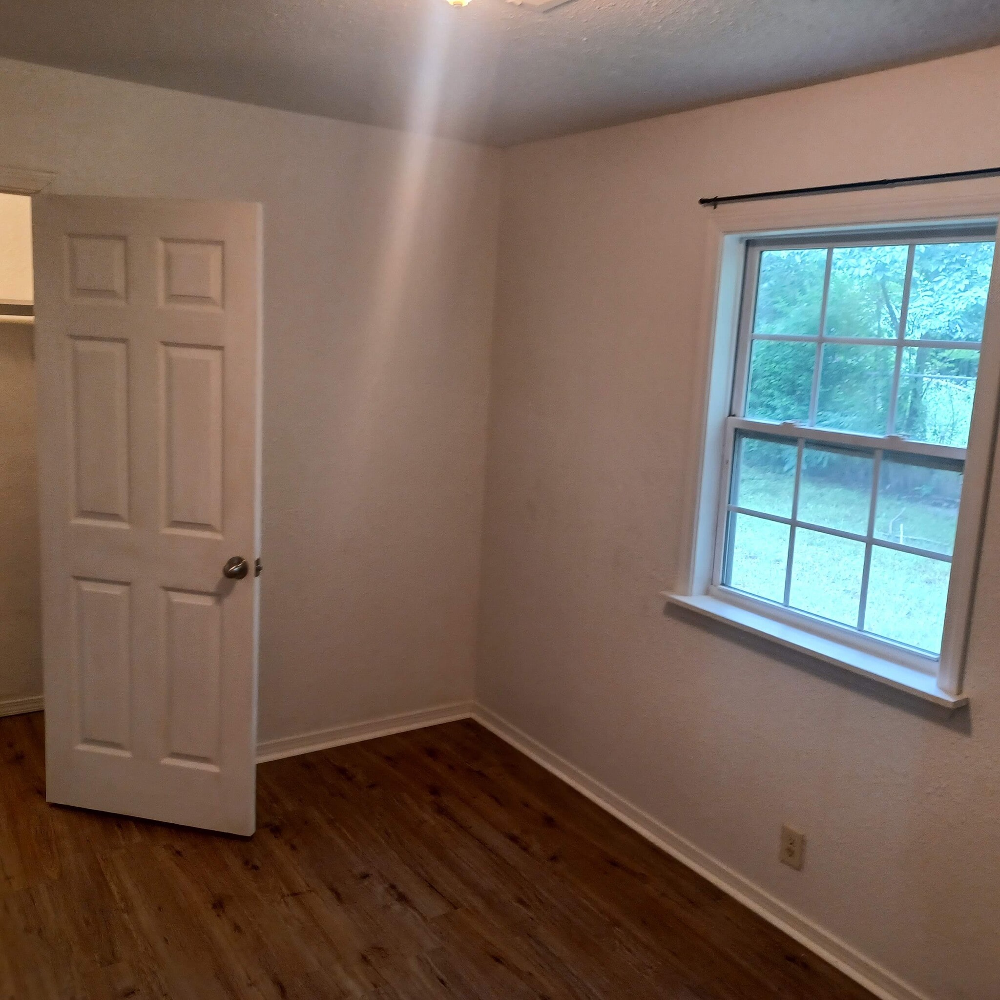 Building Photo - 505 W Maple