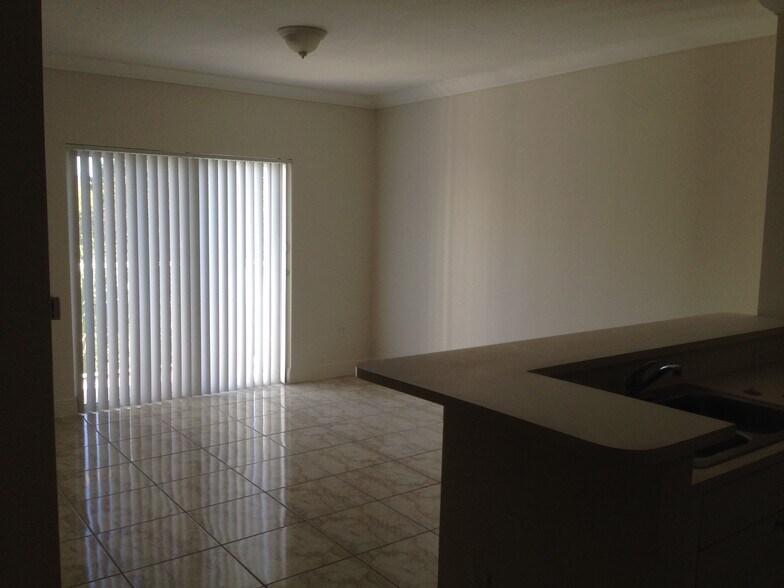 Living/Dining Room - 11060 SW 196th St
