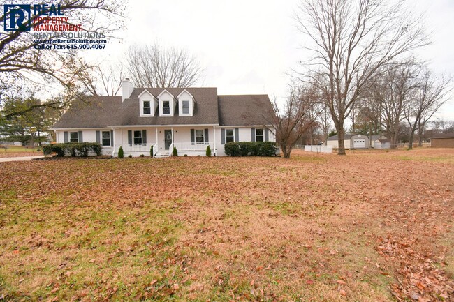 Building Photo - Large home in Smyrna with attached garage,...