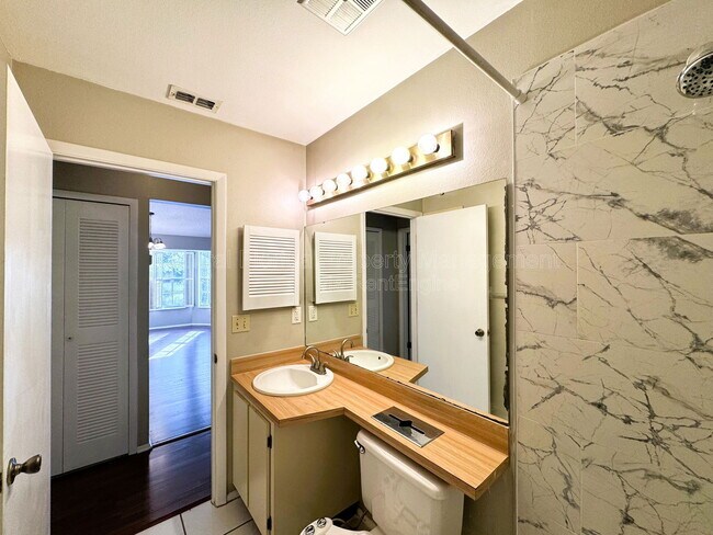 Building Photo - 153 Becky Thatcher Ct