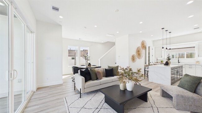 Building Photo - 2417 Harrington St