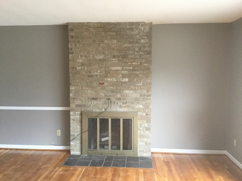 Living space in main floor - 940 McBryde Dr