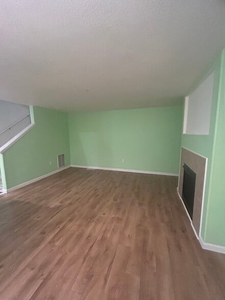 Building Photo - 10723 SW Canterbury Ln