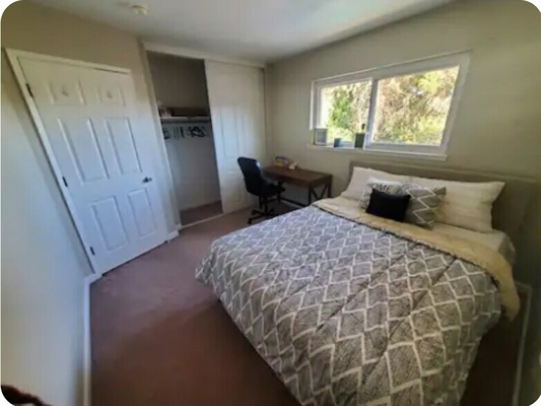 Building Photo - 9056 La Riviera Dr