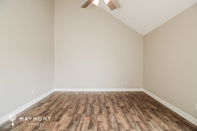 Building Photo - 121 Village Walk