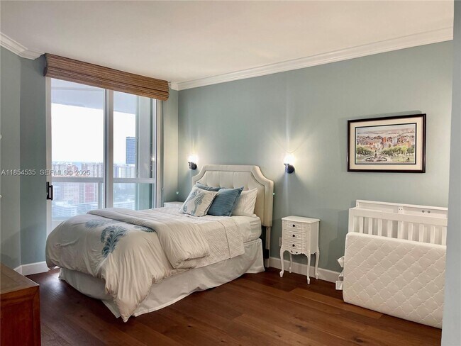 Building Photo - 21050 Point Pl