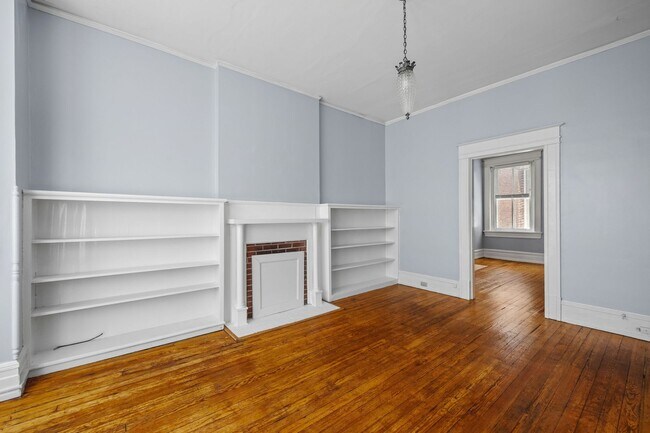 Building Photo - 2713 W Grace St