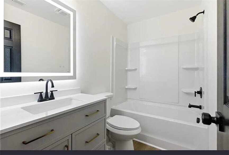 Building Photo - 10 Hawk Rd NW