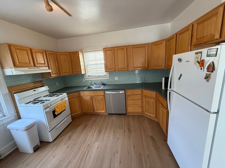 Building Photo - 42 Holyoke Rd