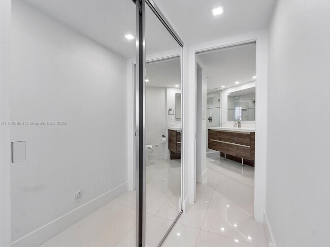 Building Photo - 550 S Ocean Blvd