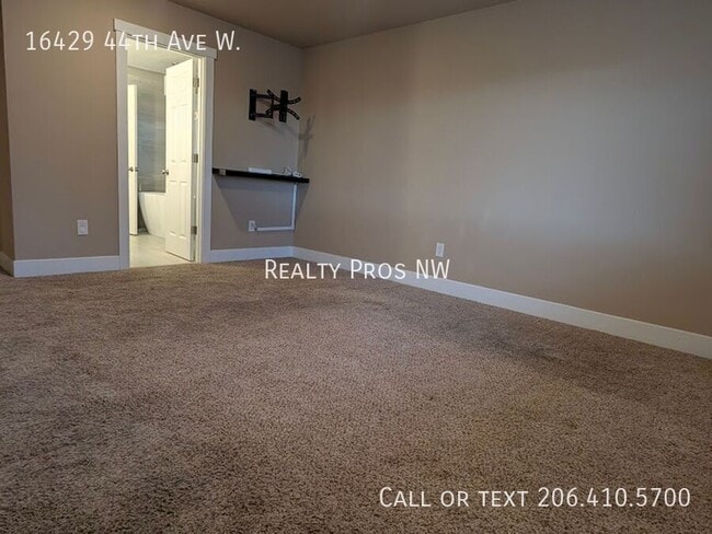 Building Photo - 16429 44th Ave W