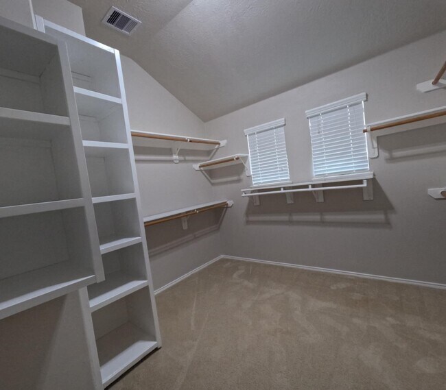 Building Photo - 2521 Saratoga Dr