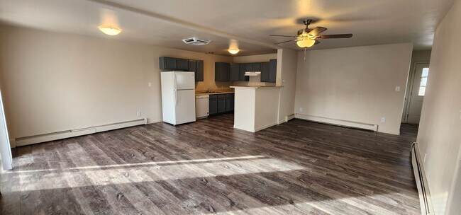 Building Photo - 3135 Perkins Dr