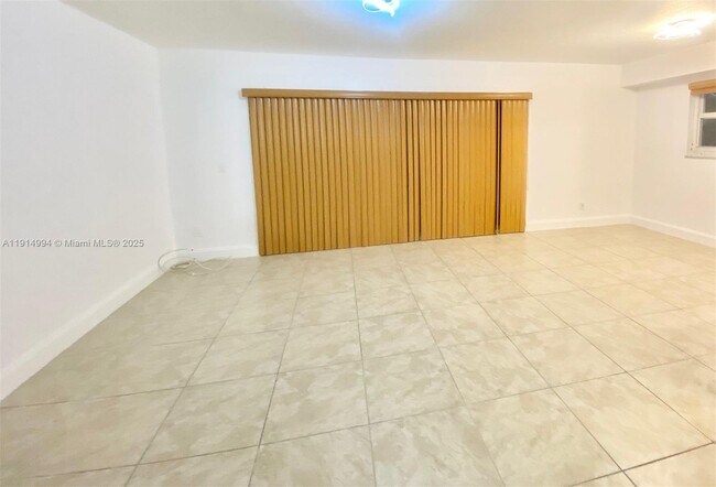 Building Photo - 6568 SW 41st Pl