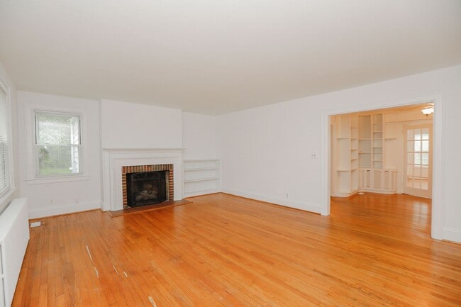 Building Photo - Beautiful Lake Home Rental in Norfolk!