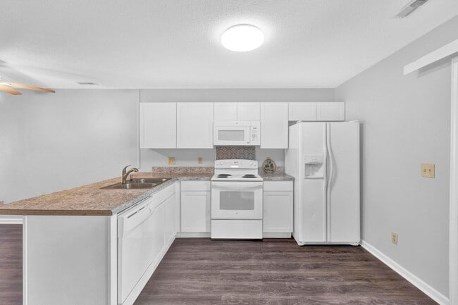 Building Photo - Second Floor Apartment Available in Wilmington!