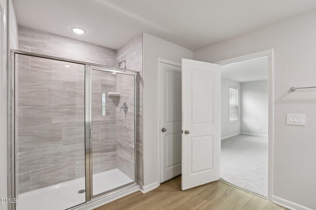 Building Photo - Spacious 5 Bedroom, 3 Bath Home with Loft & Main Level Bedroom - Move in Ready