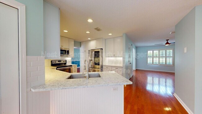 Building Photo - 1142 Westwood Dr