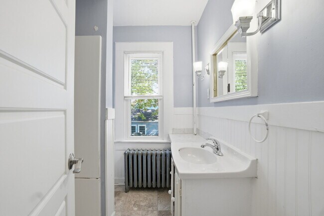 Building Photo - 4BR / 2BA House Near ODU