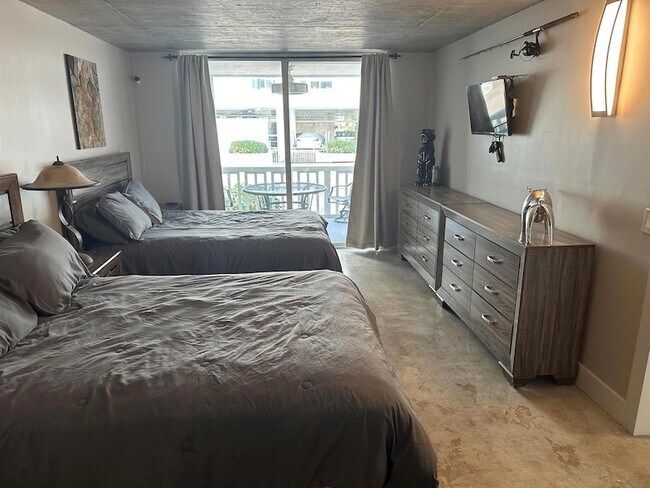 Building Photo - 3570 S Ocean Blvd