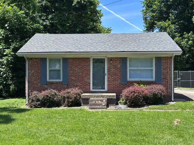 Building Photo - Cozy Cottage