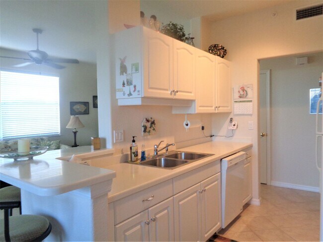 Building Photo - NEW PRICE! Venice Island 3BR/2BA 3rd Floor End Unit Condo