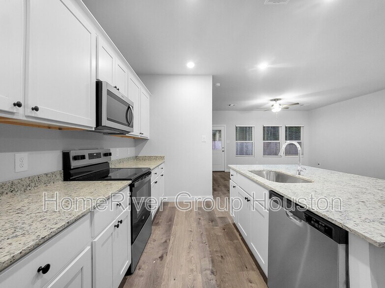 Building Photo - 10759 Red Flagstone Dr
