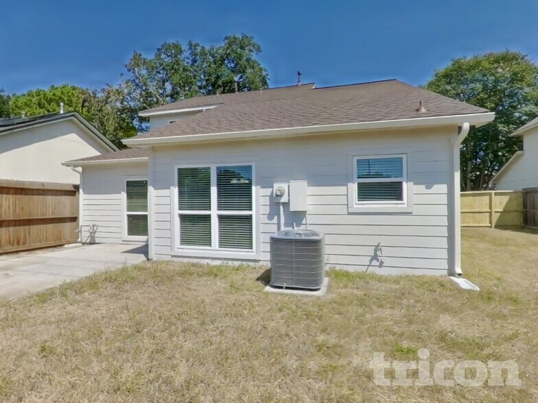 Building Photo - 13603 Lynnville Dr
